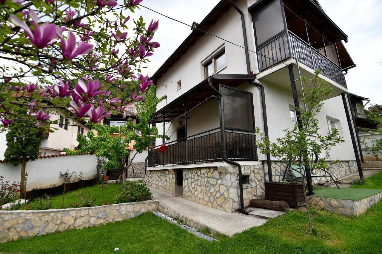 Апартаменты Garden Of Dreams & Free Private Parking Сараево Экстерьер фото